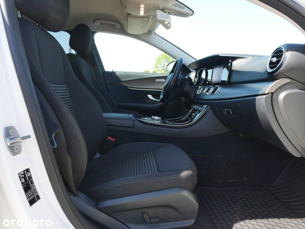 Mercedes-Benz Klasa E 220 d 9G-TRONIC - 26