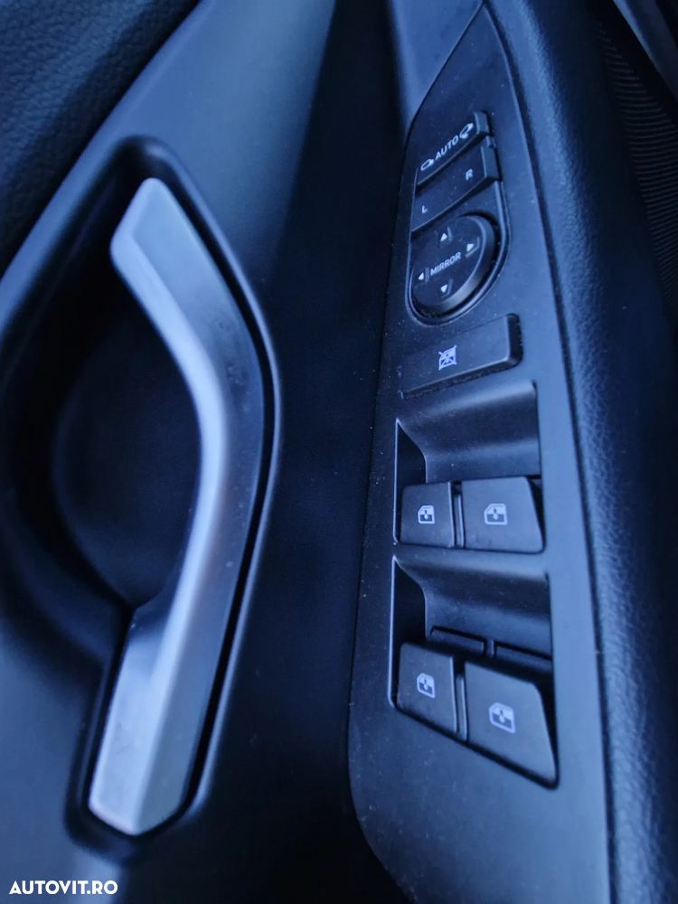 Hyundai i30 1.4 100CP 5DR M/T Highway - 19