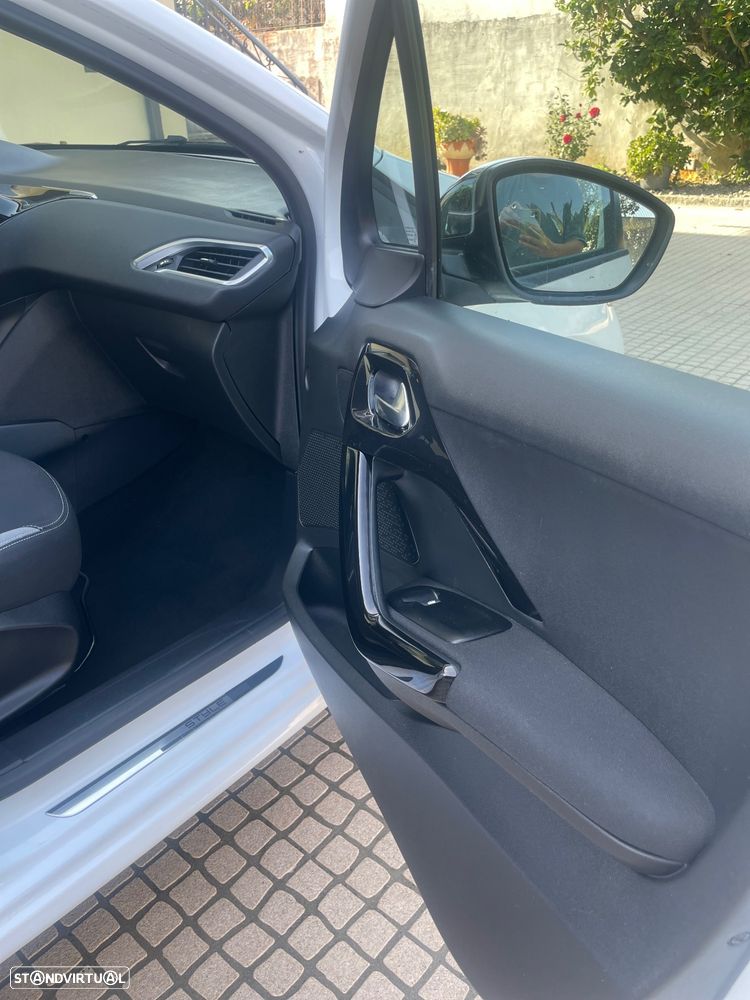 Peugeot 208 ver-1-2-puretech-style - 24