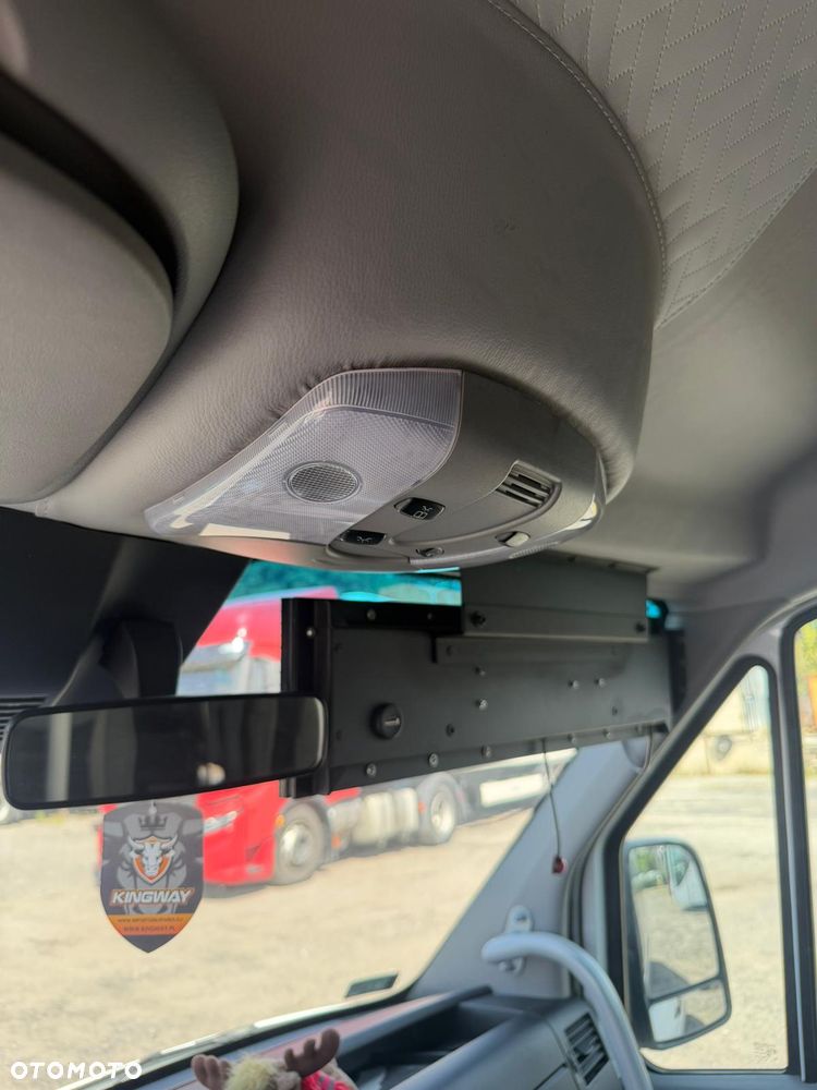 Mercedes-Benz Sprinter - 19