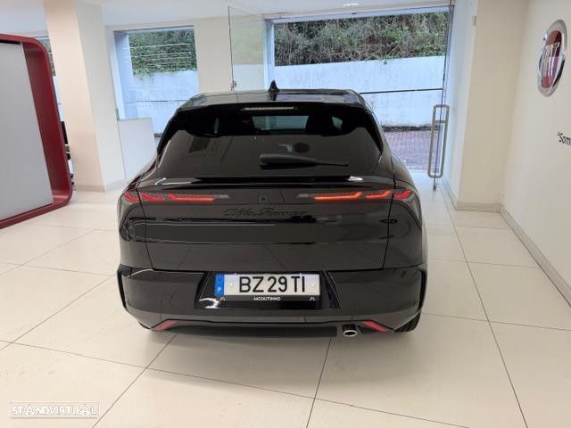 Alfa Romeo Junior 1.2 Q4 eDCT6 - 6