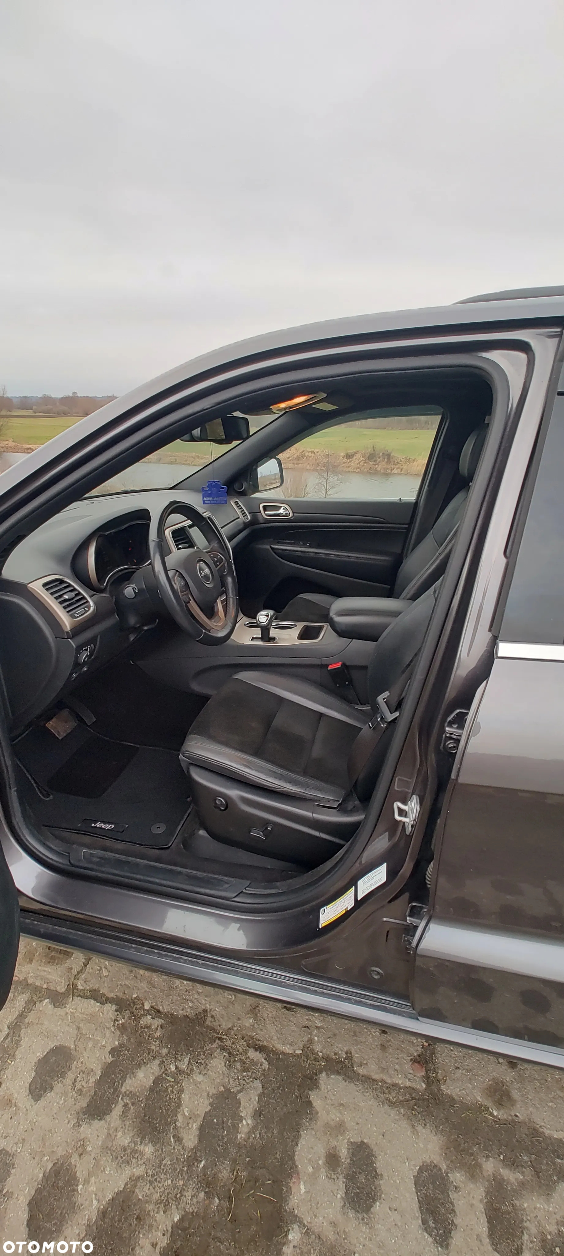 Jeep Grand Cherokee - 11
