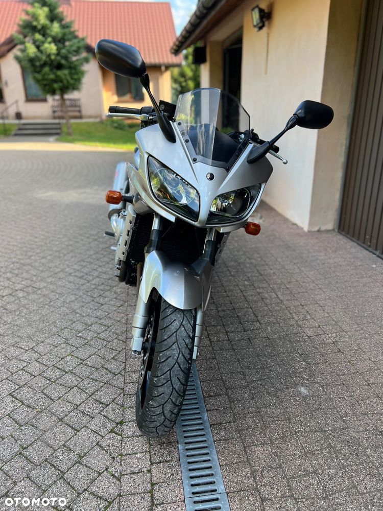 Yamaha FZS - 16
