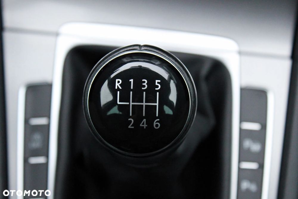 Volkswagen Golf - 24