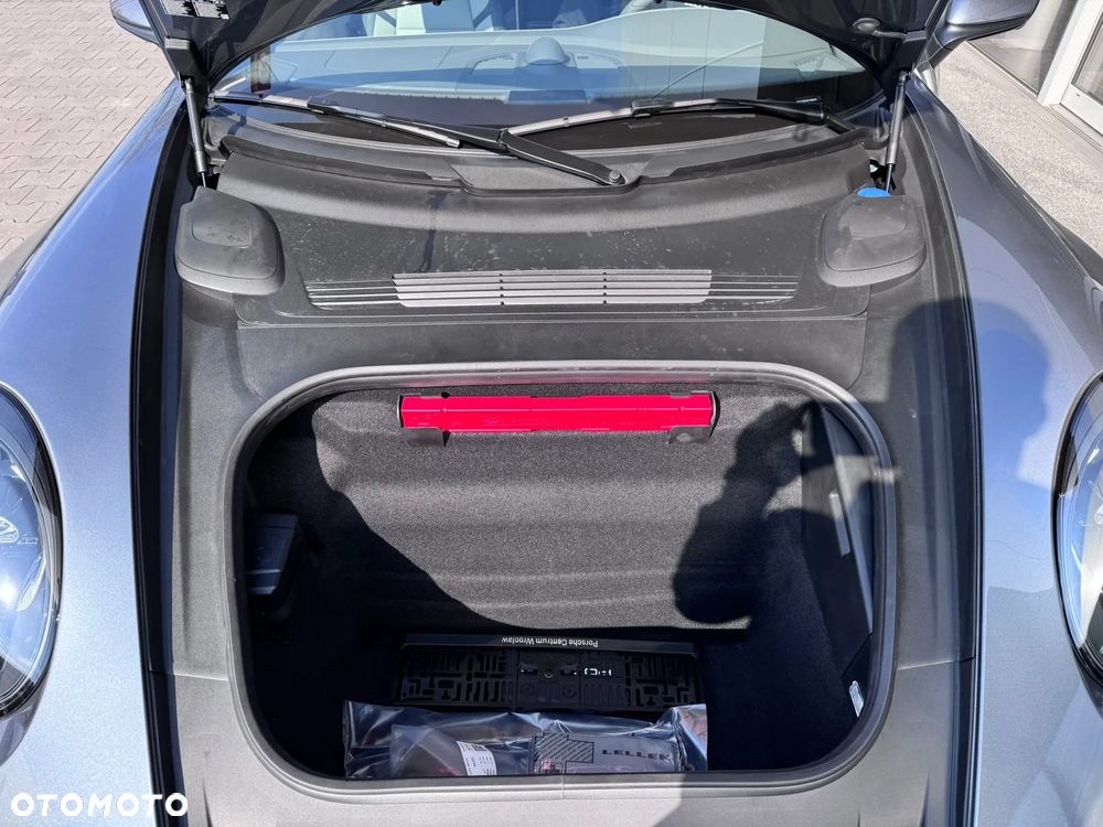 Porsche 911 Carrera - 23