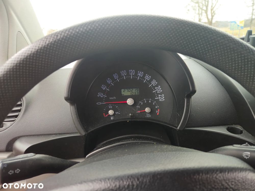 Volkswagen New Beetle - 12