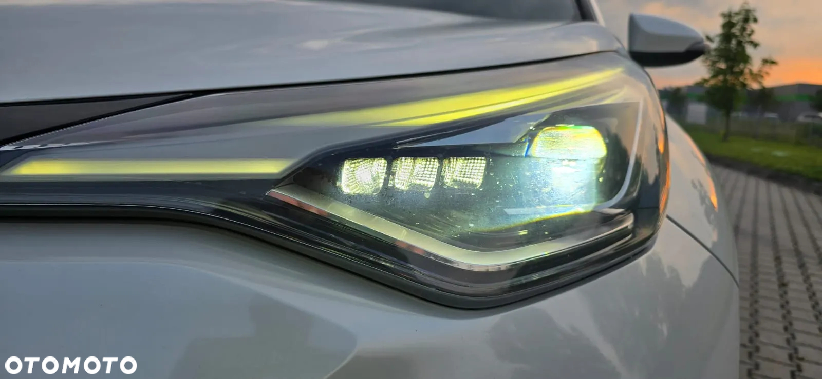 Toyota C-HR 2.0 Hybrid Executive - 28