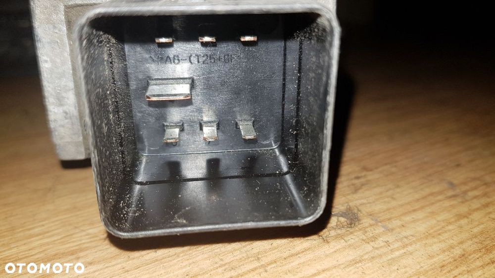 PRZEKAŹNIK ŚWIEC ŻAROWYCH RENAULT CLIO III  KOLEOS TRAFIC - 2