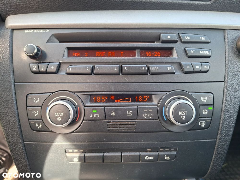 BMW Seria 1 118d DPF - 11