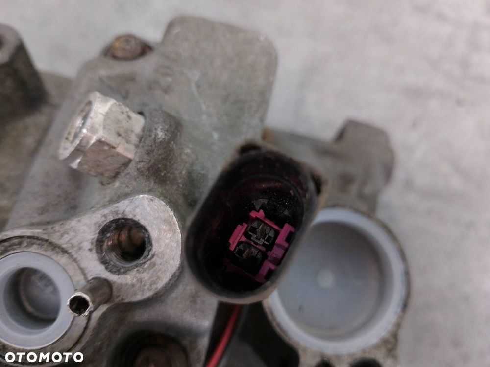 POMPA, SPRĘŻARKA KLIMATYZACJI AUDI A4 B6 2.0 20V - 2