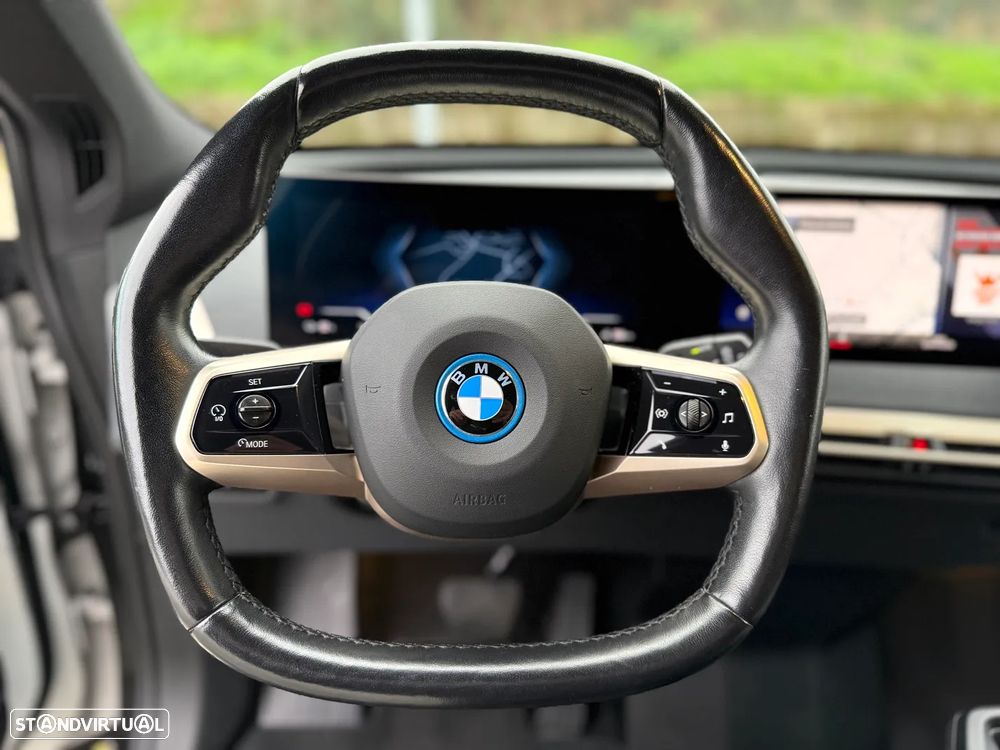 BMW iX xDrive 40 Pack Desportivo - 23