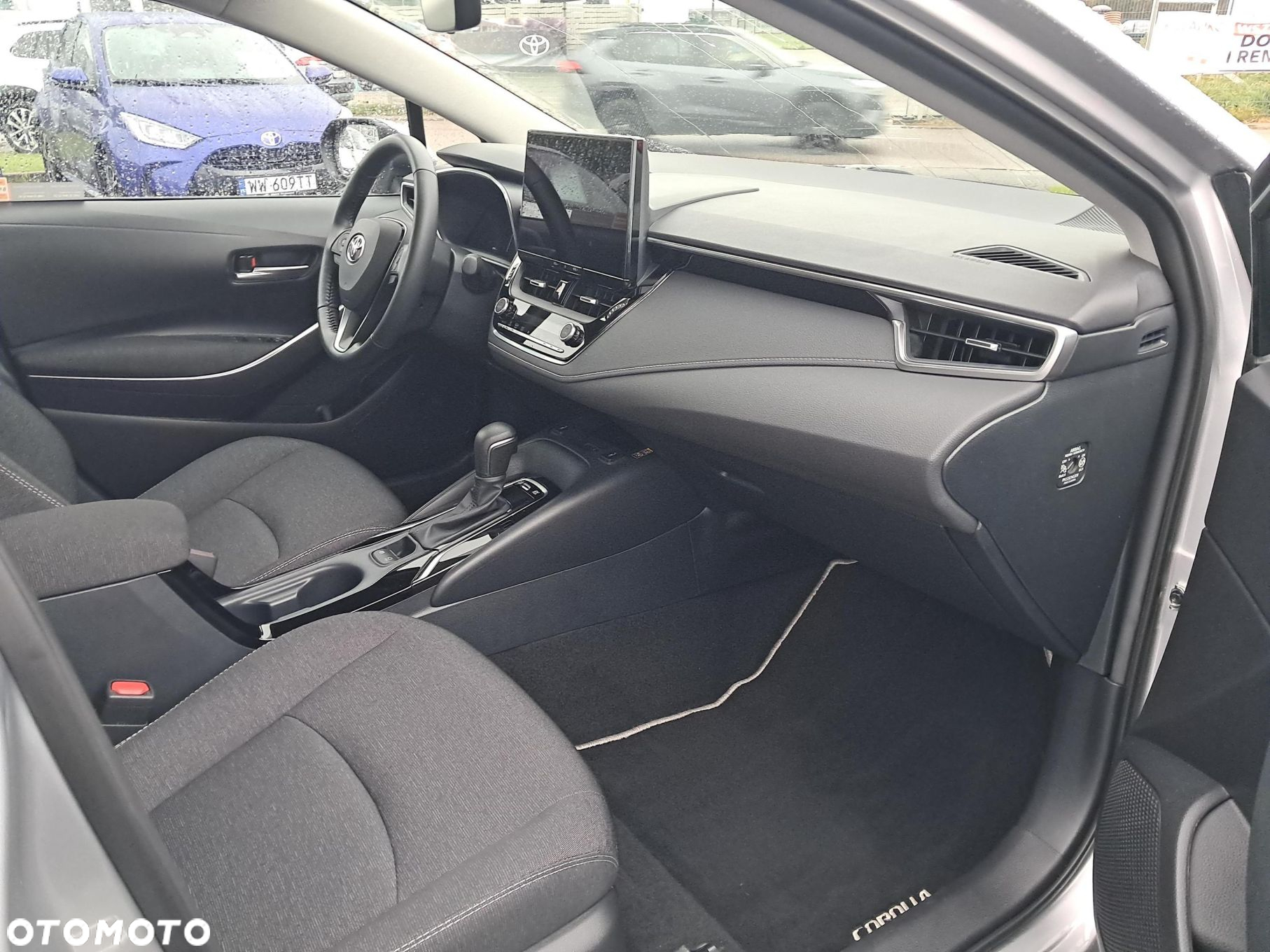 Toyota Corolla 1.8 Hybrid Comfort - 28