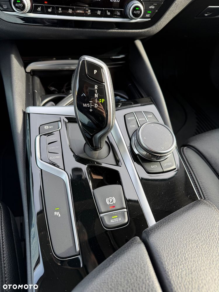 BMW Seria 5 520d xDrive - 10