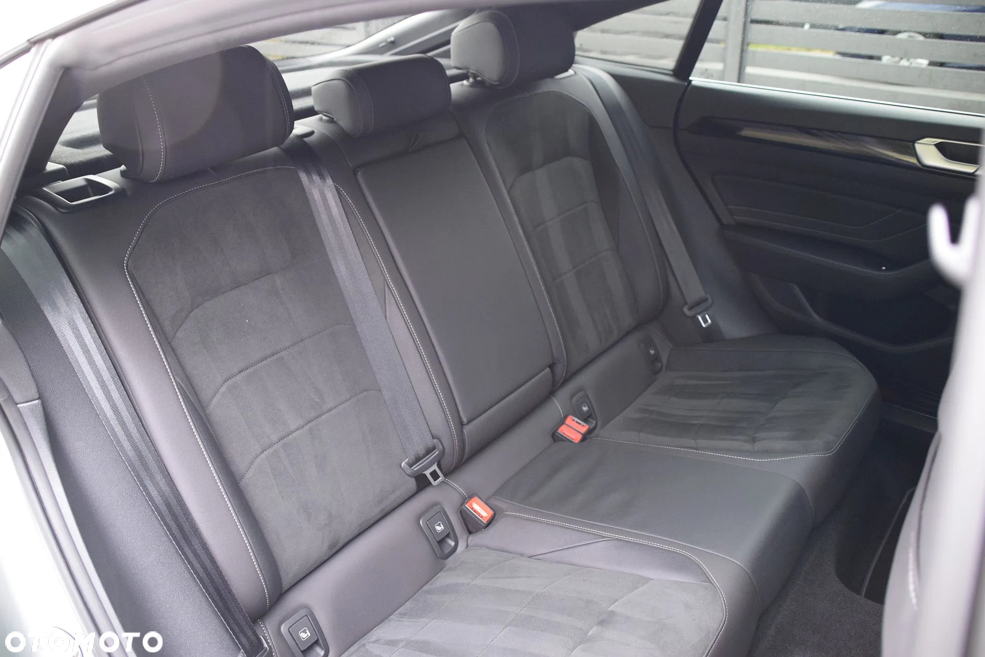 Volkswagen Arteon 2.0 TDI R-Line DSG - 32