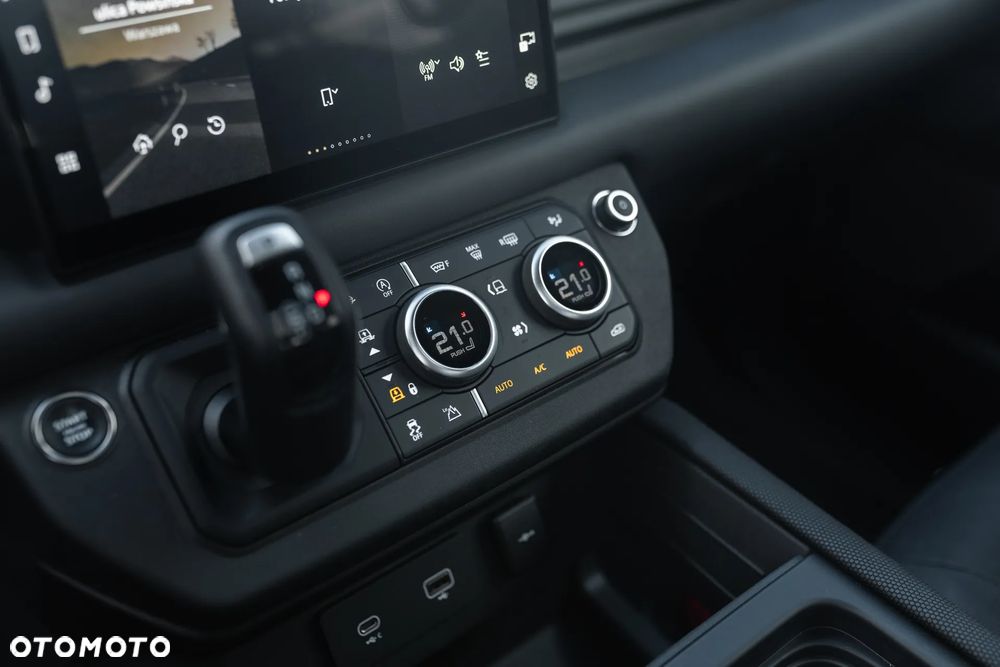 Land Rover Defender 5.0 P525 V8 - 29