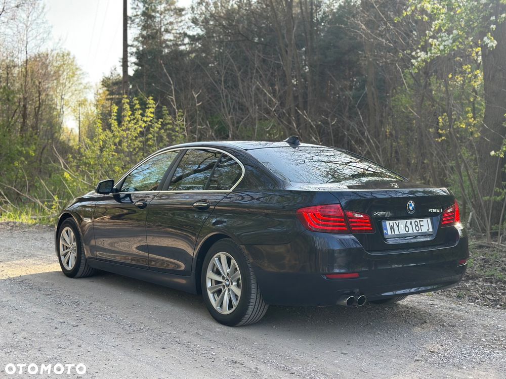 BMW Seria 5 528i xDrive - 8