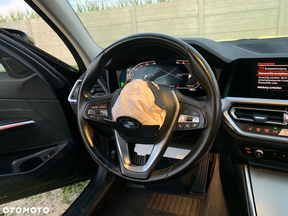 BMW Seria 3 318d Sport Line Shadow - 15