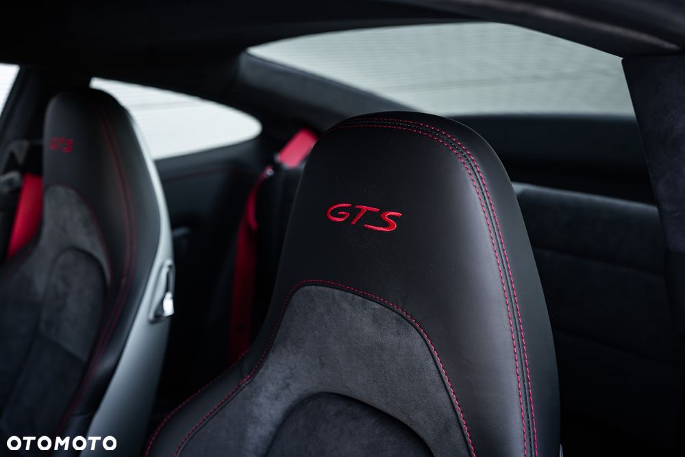 Porsche 911 Carrera 4 GTS PDK - 18