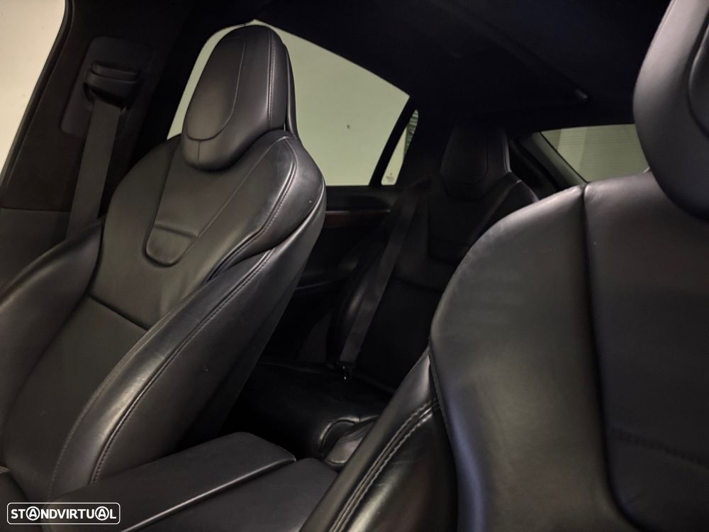 Tesla Model X 90D - 8