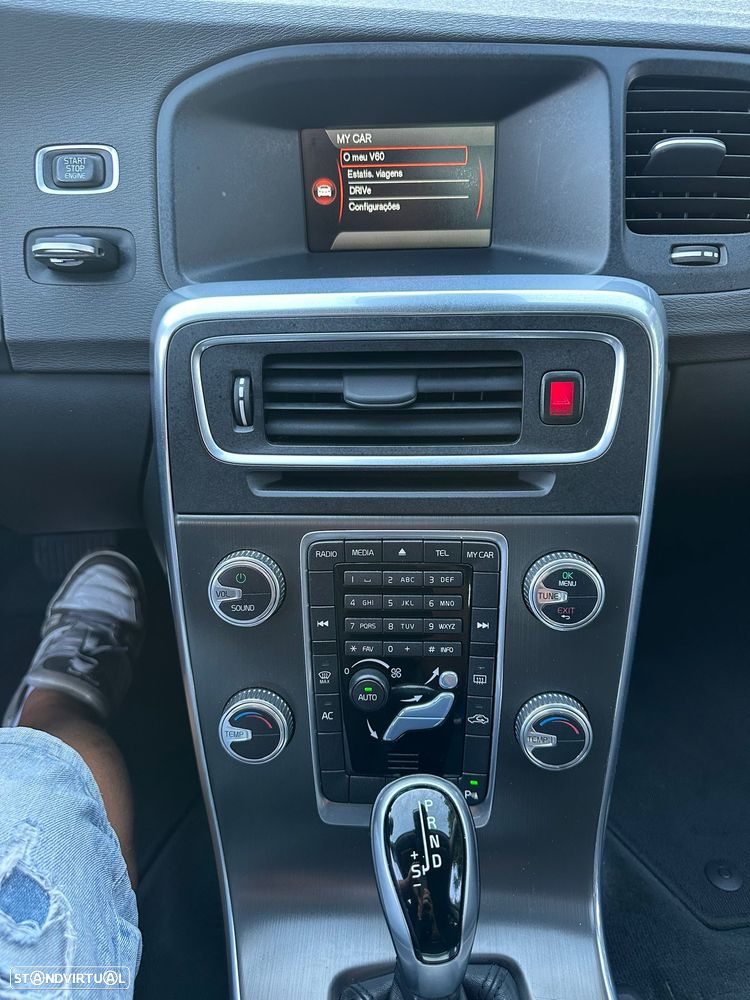 Volvo V60 1.6 D2 Momentum Eco Powershift - 29