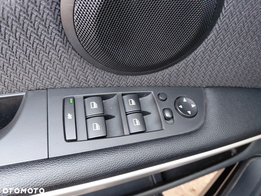 BMW Seria 3 320d DPF Edition Sport - 24