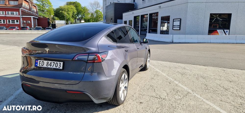 Tesla Model Y Long Range Dual Motor AWD - 5