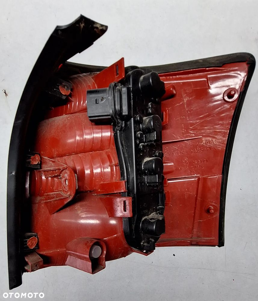 LAMPA TYLNA  PRAWA , LEWA - AUDI A4/ B6 AVANT  / EUROPA - 5