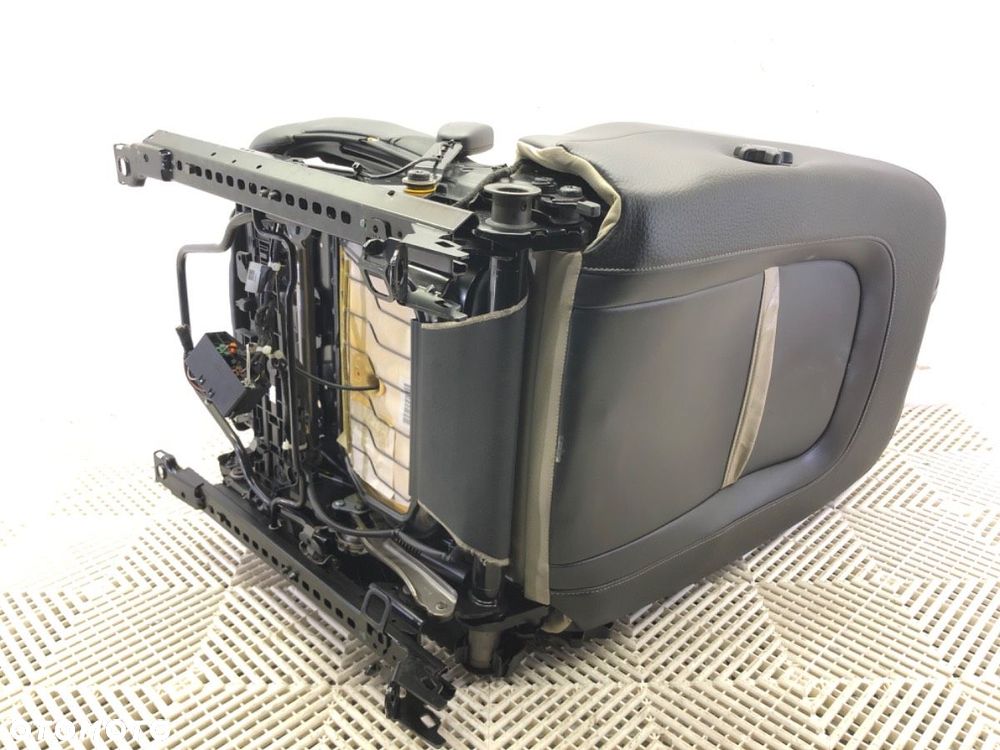 FOTEL PRAWY PRZÓD  VOLVO V60 I (155, 157) 2010 - 2018 D3 / D4 120 kW [163 KM] olej napędowy 2010 - - 7