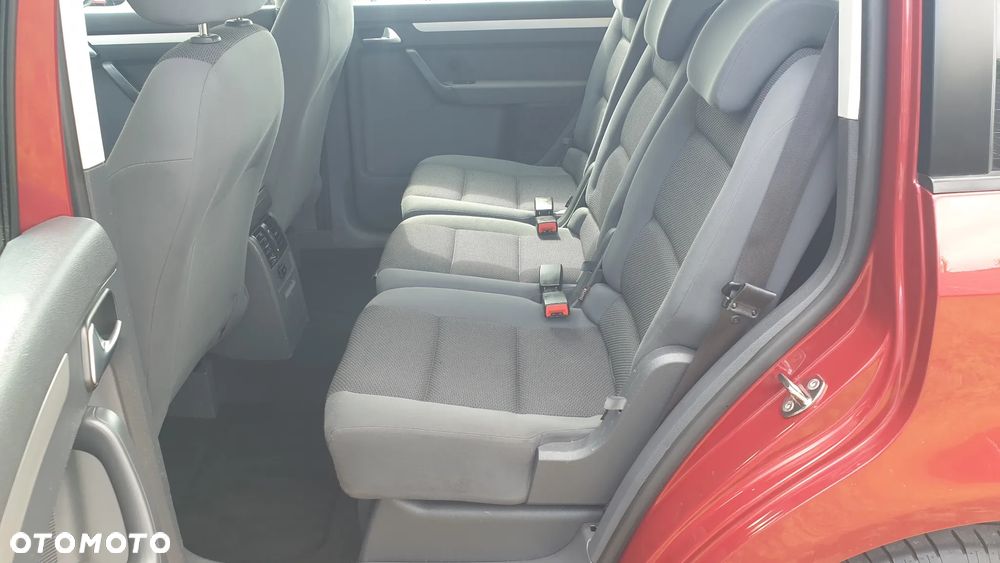 Volkswagen Touran - 10