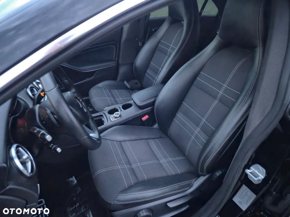 Mercedes-Benz CLA 200 7G-DCT - 33