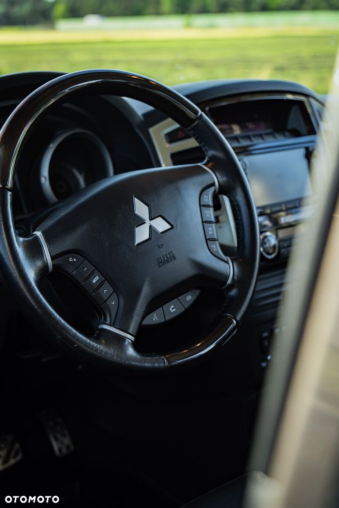Mitsubishi Pajero - 15