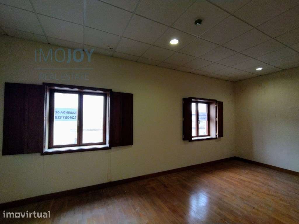 Espaçoso Armazém para Arrendamento no Porto - Grande imagem: 2/12