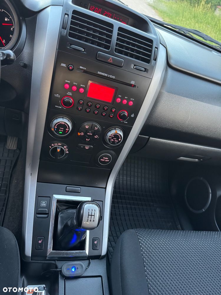 Suzuki Grand Vitara 2.0 Comfort Family - 27