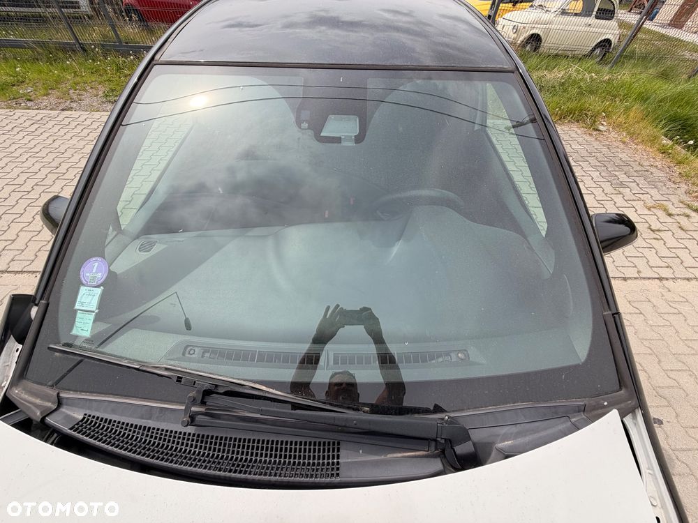 Toyota Yaris Hybrid 100 Business Edition - 12