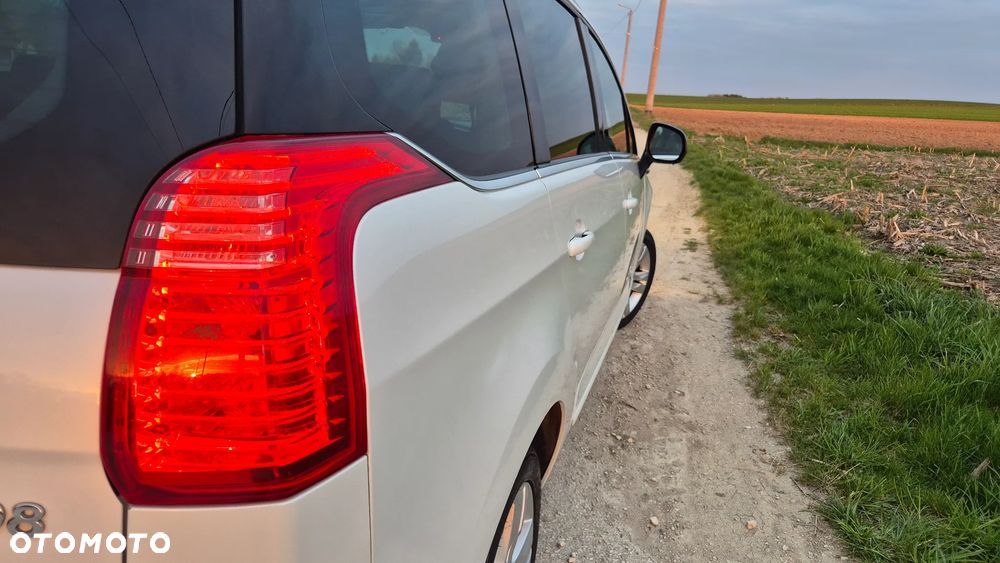 Peugeot 5008 HDI FAP 150 Allure - 15