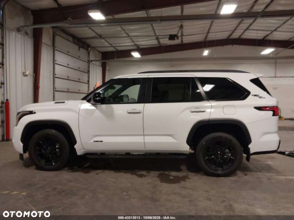 Toyota Sequoia - 2