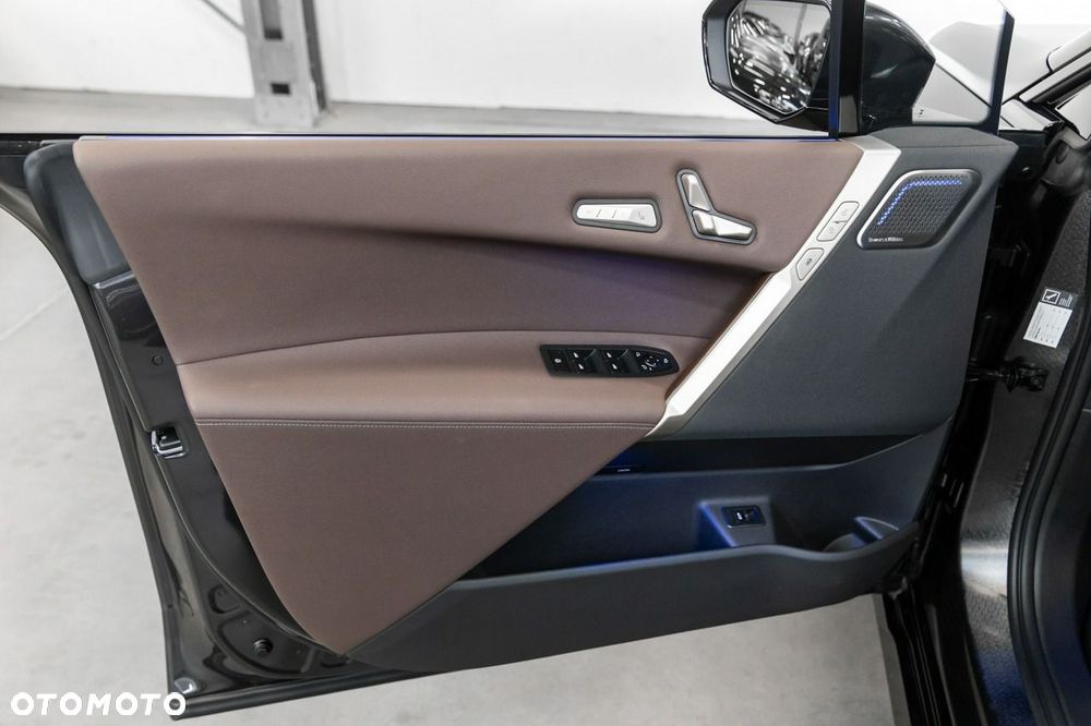 BMW iX - 29