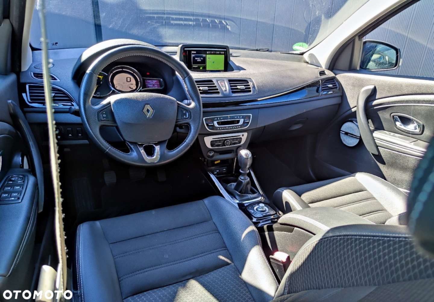 Renault Megane Grandtour ENERGY TCe 130 Start & Stop Bose Edition - 14
