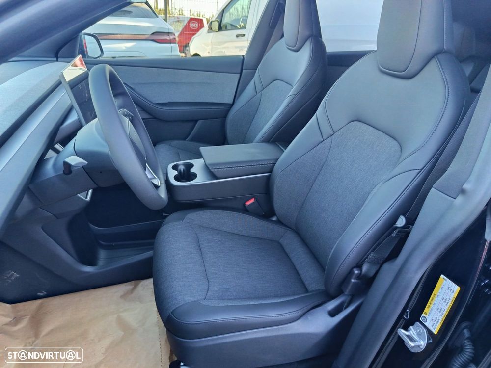 Tesla Model Y - 9