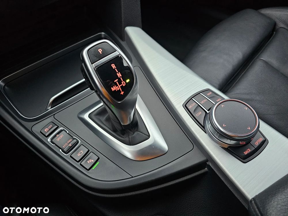 BMW Seria 3 320d xDrive Edition M Sport Shadow - 32