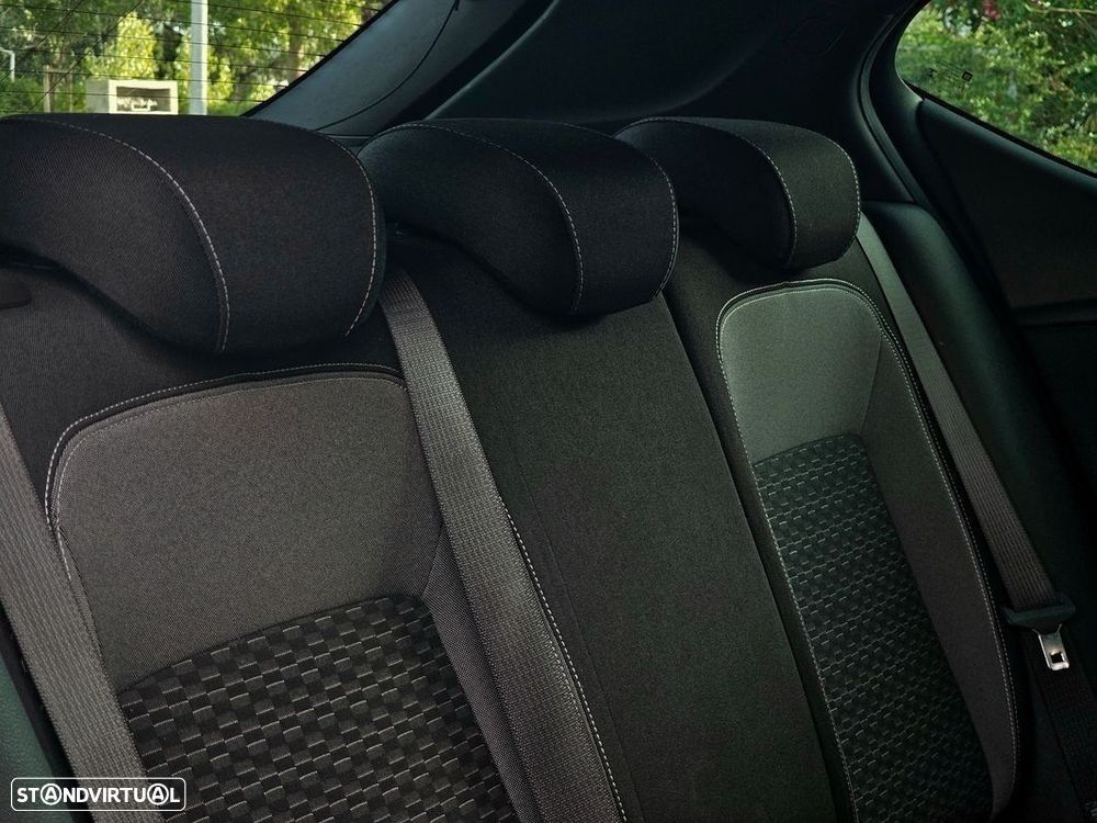 Opel Astra 1.2 T Design & Tech S/S - 10