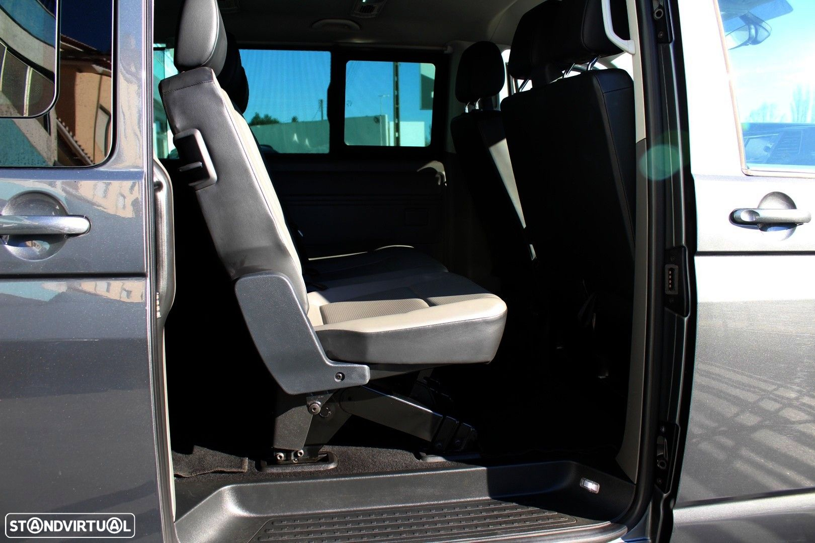 VW Caravelle 2.0 TDI Comfortline DSG - 19
