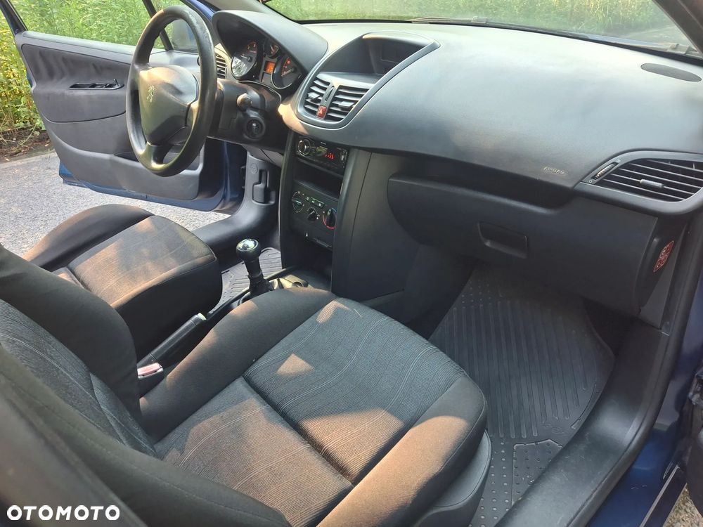Peugeot 207 - 11