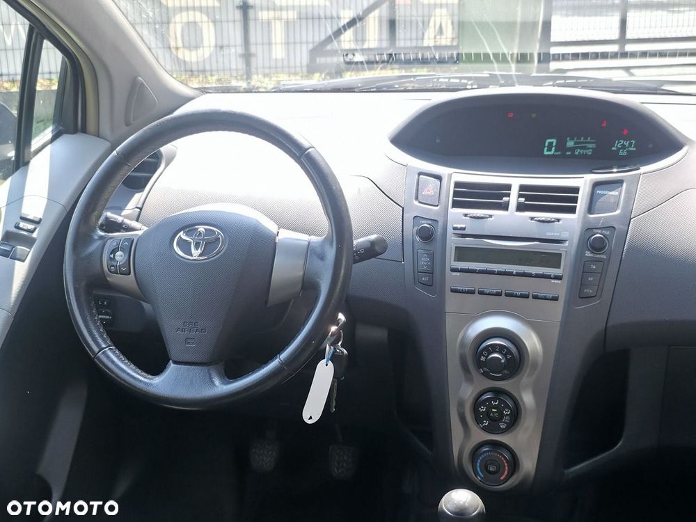 Toyota Yaris - 11