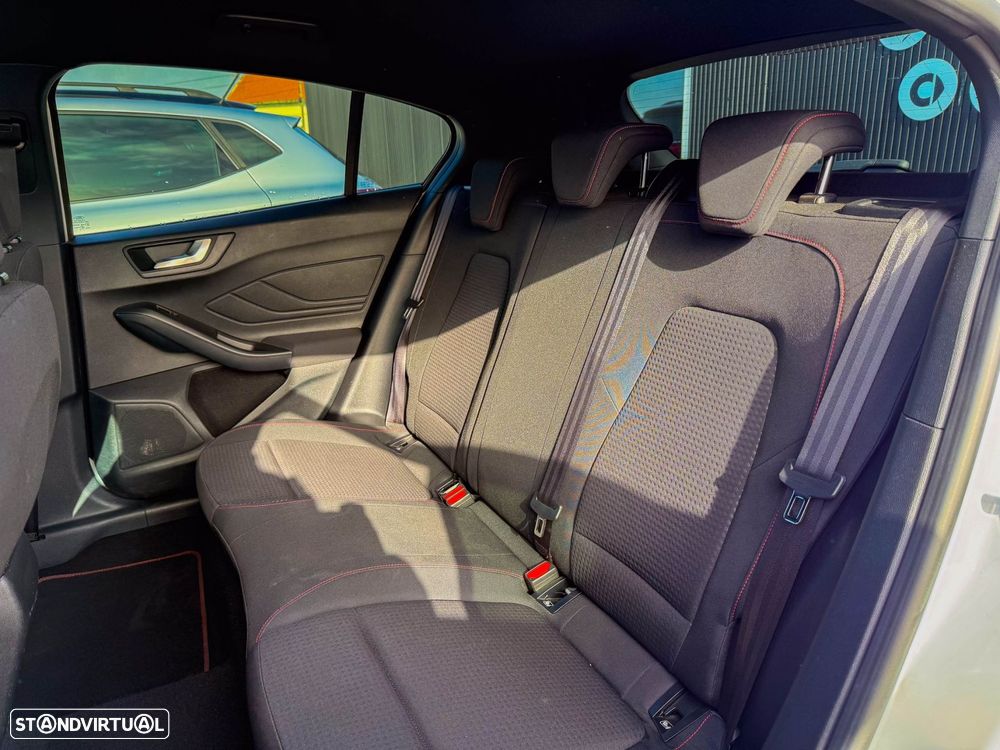 Ford Focus 1.0 EcoBoost ST-Line - 27