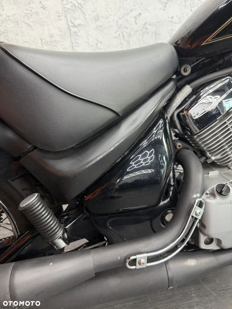 Suzuki Intruder - 16