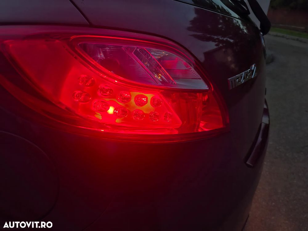 Mazda 2 1.6 MZ-CD Dynamic - 8