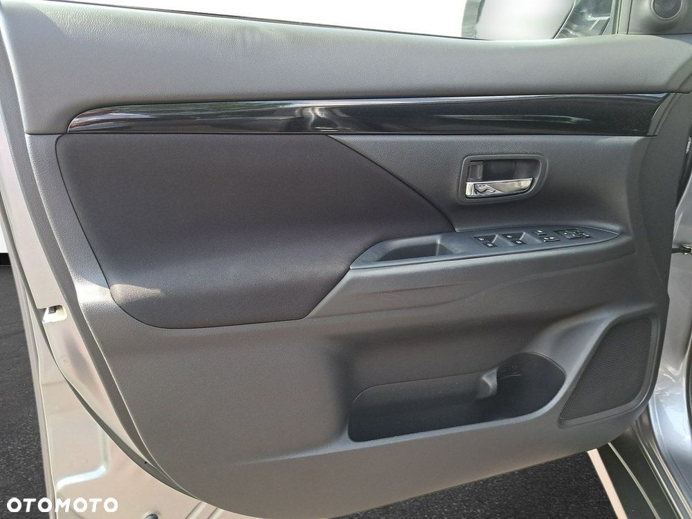 Mitsubishi Outlander 2.0 Instyle SDA 4WD CVT - 14