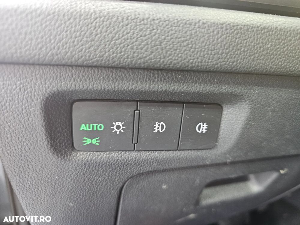 Skoda Octavia 2.0 TDI DSG Ambition - 8