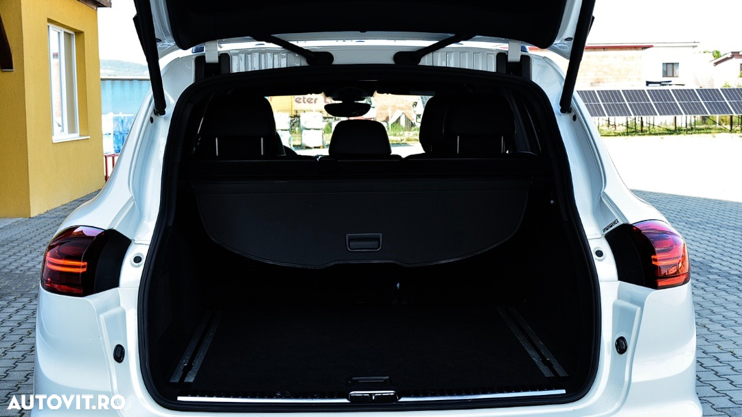 Porsche Cayenne 3.0 L - 33